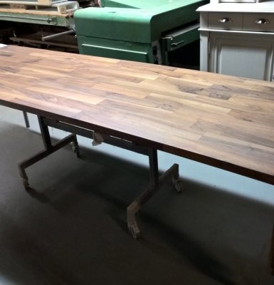Tafel op maat in notenhout